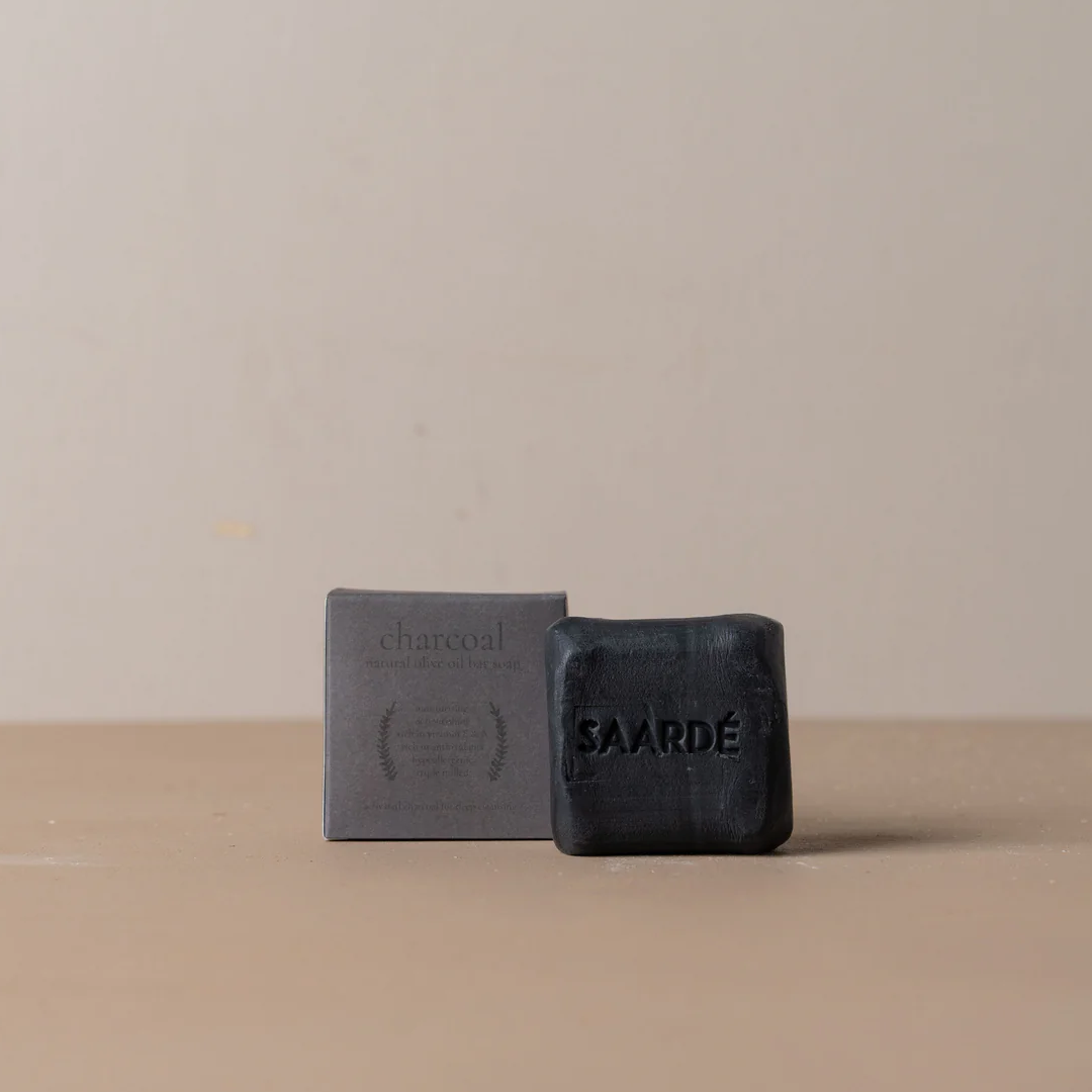 Lovinlife Co ByronBay – Saarde Charcoal Olive Oil Bar Soap – Activated Charcoal for deep cleaning, gentle exfoliation, absorbing excess oil - unscented – soap bar pictured on bench next to box - available at LOVINLIFE Co Byron Bay for all your gifts, candles and interior decorating needs