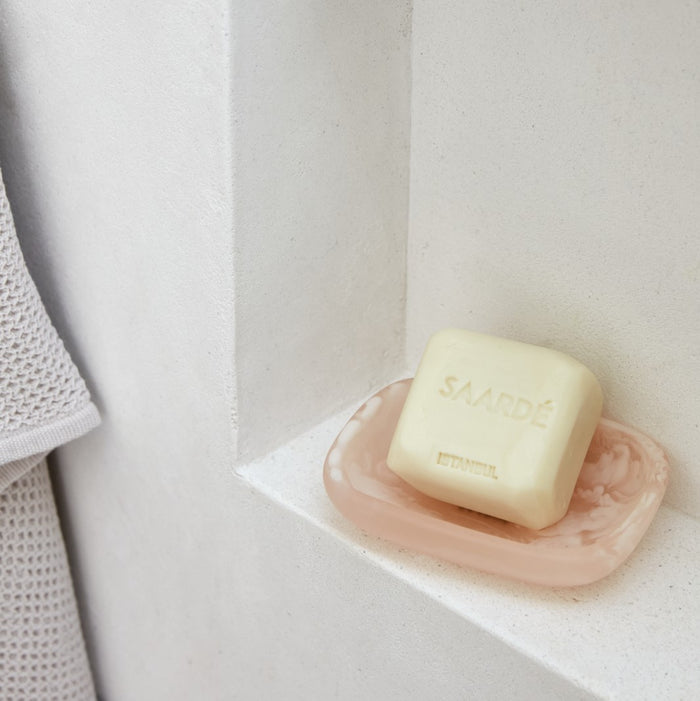 Lovinlife Co ByronBay – Saarde Istanbul Olive Oil Bar Soap – Clove, Sandalwood & Cardamom scent - pictured in resin soap dish - available at LOVINLIFE Co Byron Bay for all your gifts, candles and interior decorating needs